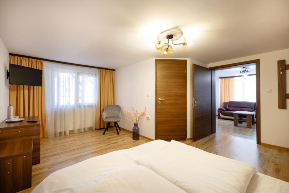 La Coltul Castelului Bran Boutique Hotel Exterior photo