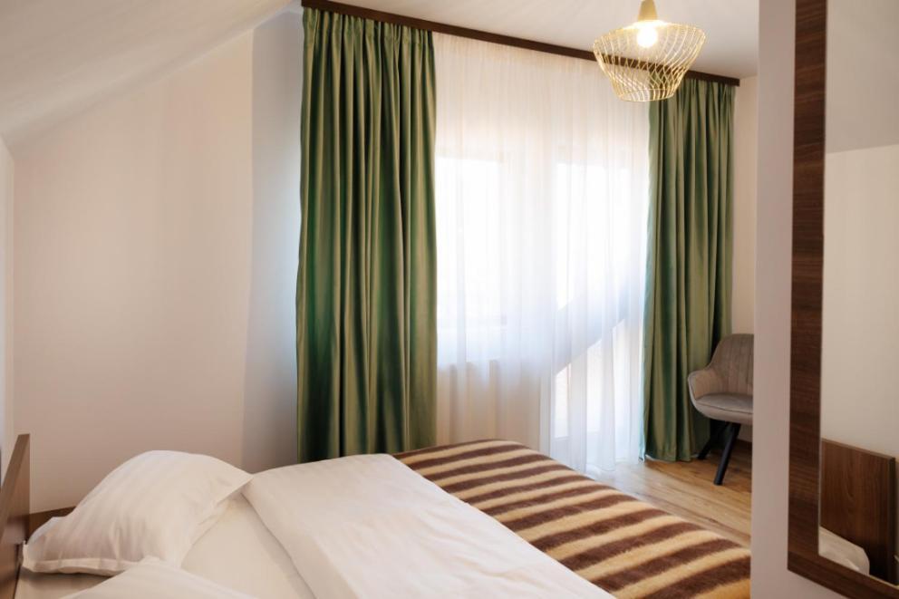 La Coltul Castelului Bran Boutique Hotel Exterior photo