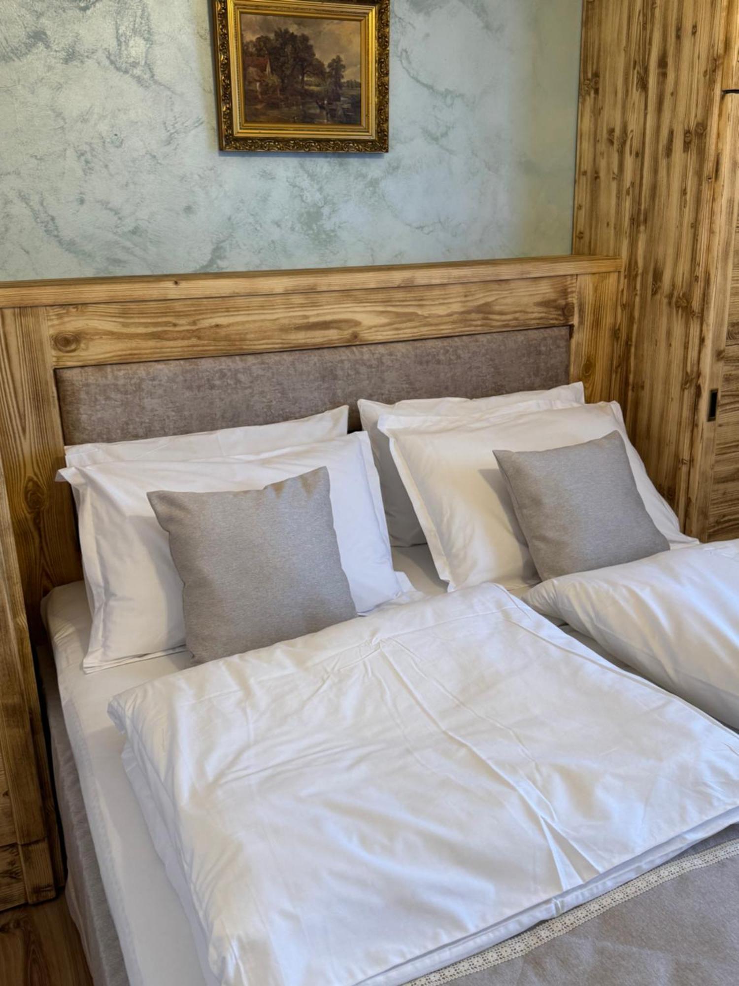 La Coltul Castelului Bran Boutique Hotel Exterior photo