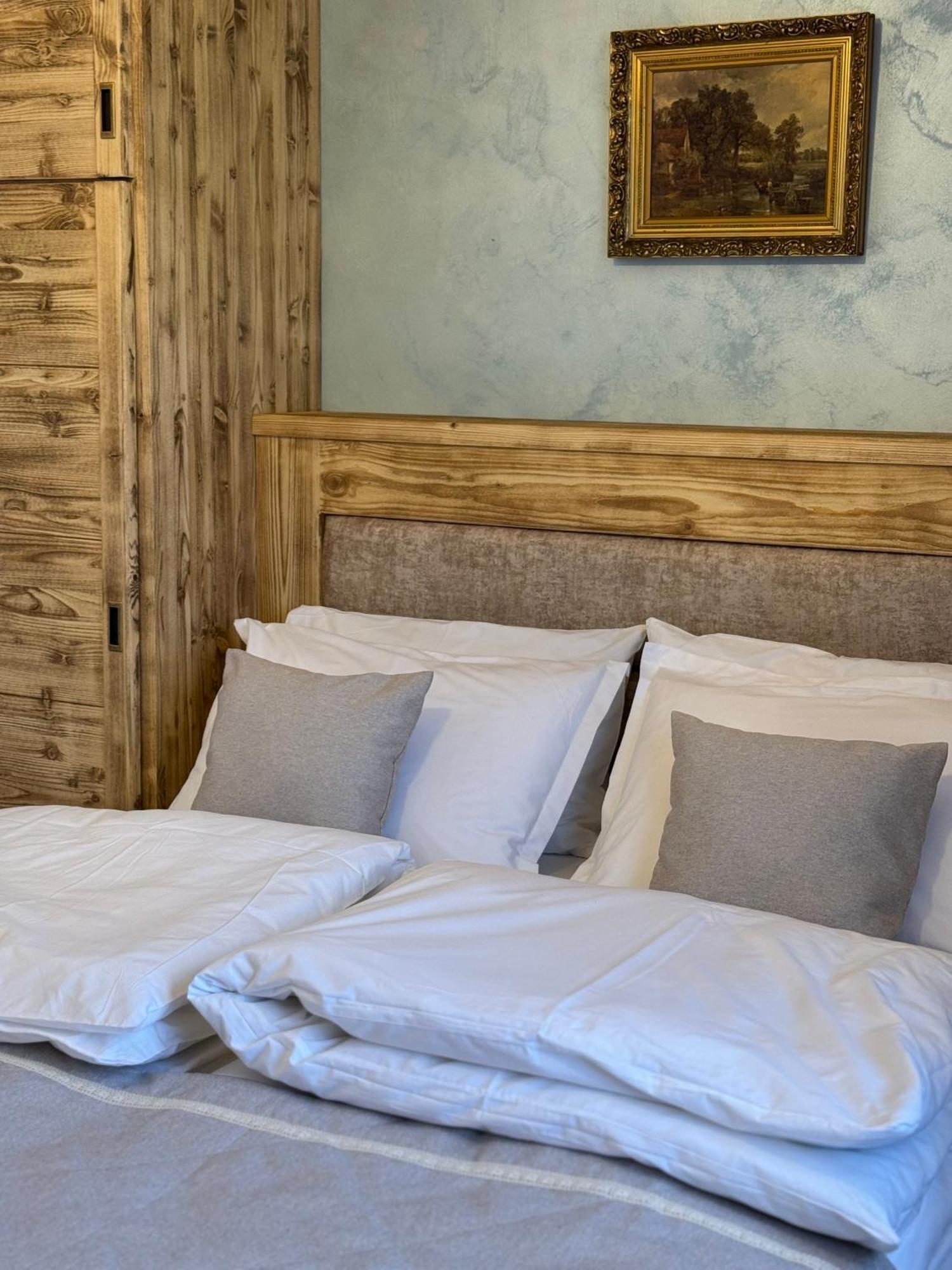 La Coltul Castelului Bran Boutique Hotel Exterior photo