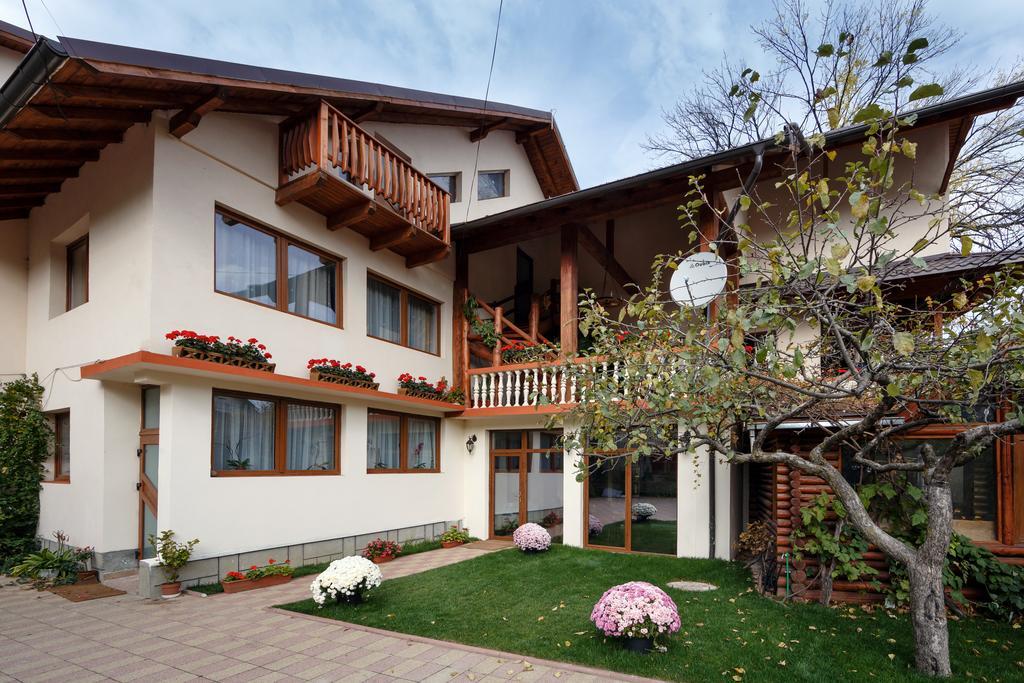 La Coltul Castelului Bran Boutique Hotel Exterior photo