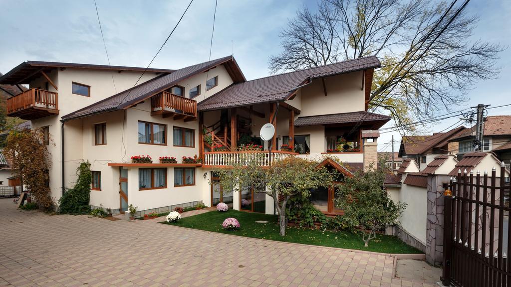 La Coltul Castelului Bran Boutique Hotel Exterior photo